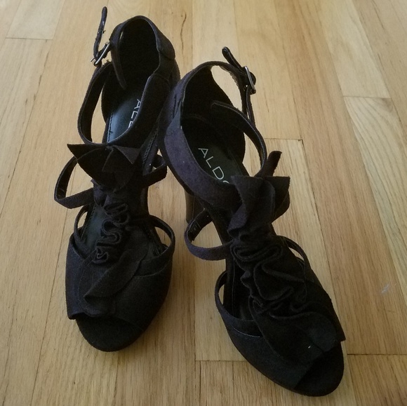 NWT Aldo Black Suede Ruffle Accent Open Toe Pump -Size 6.5 - Picture 1 of 7